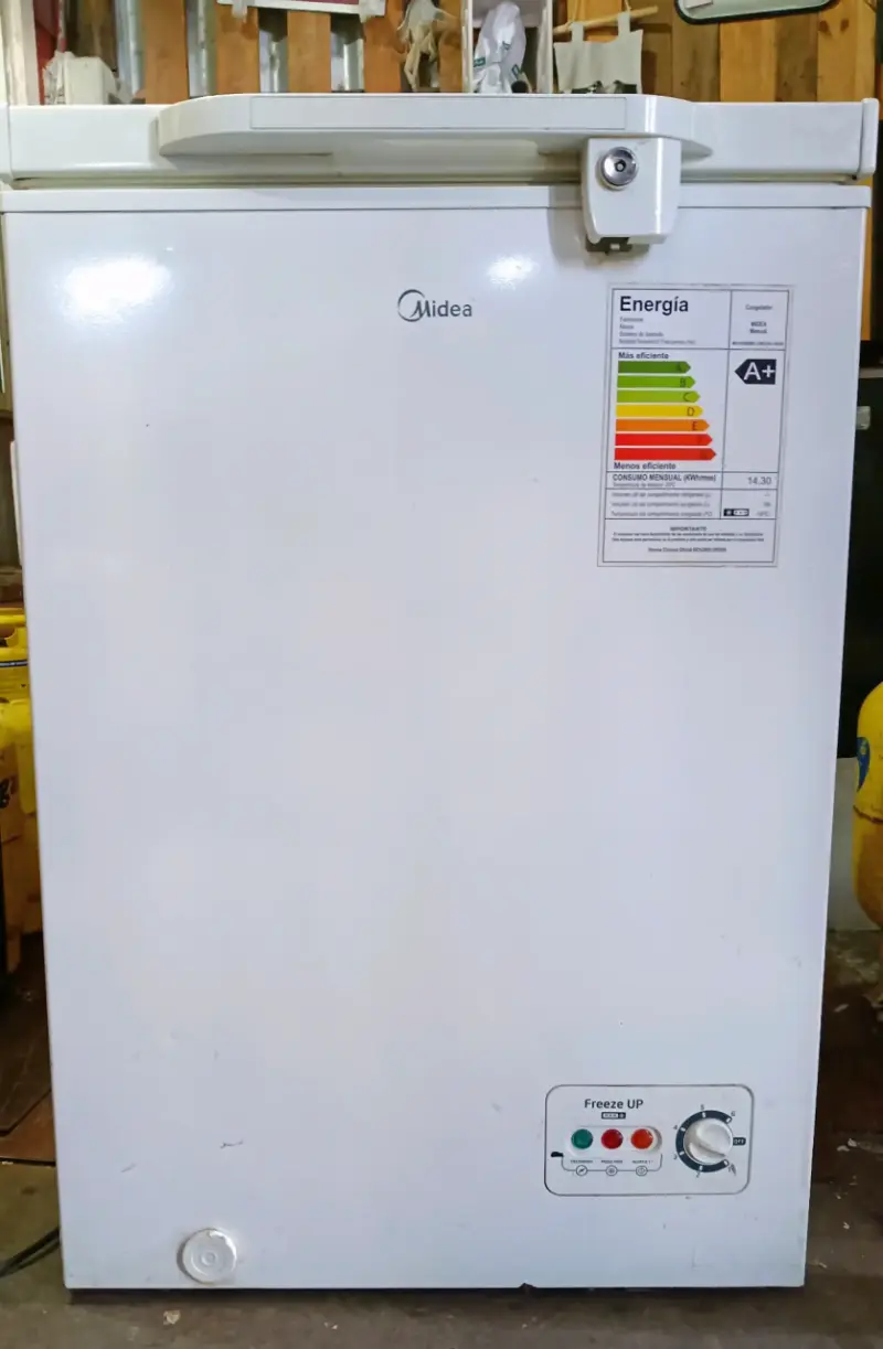 Congelador Midea vertical eficiente A+ - 1