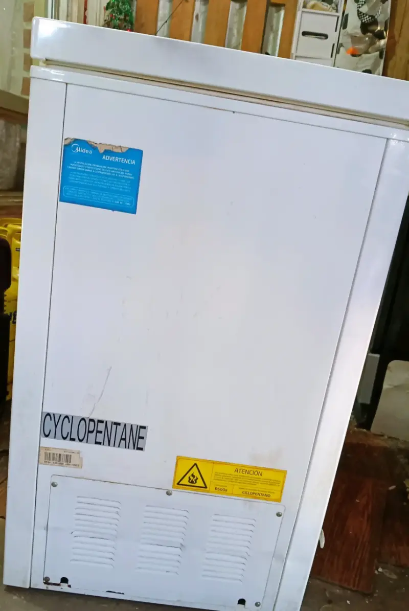 Congelador Midea vertical eficiente A+ - 2