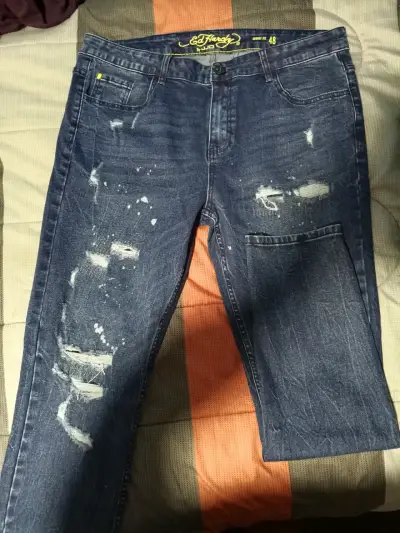 Jeans Ed Hardy para hombre con diseño desgastado - miniatura 1