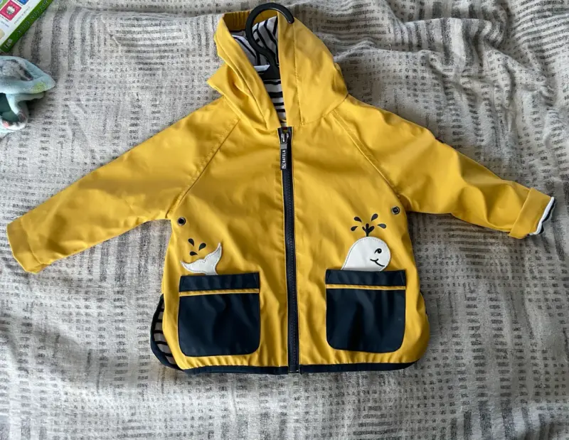 Chaqueta impermeable infantil amarilla con capucha - 1