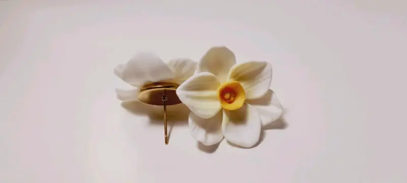 Pendientes de flores blancas artesanales - 2