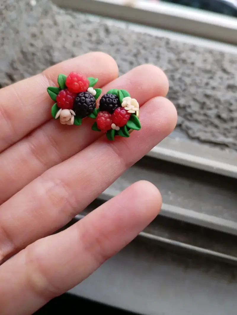 Aros artesanales con diseño de frutas - 1