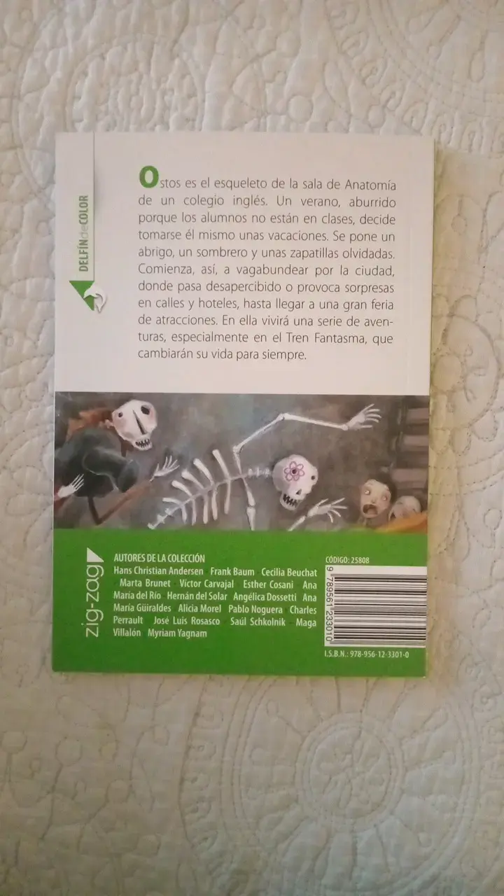 Libro 'Un Esqueleto en Vacaciones' de Ana María del Río - 2
