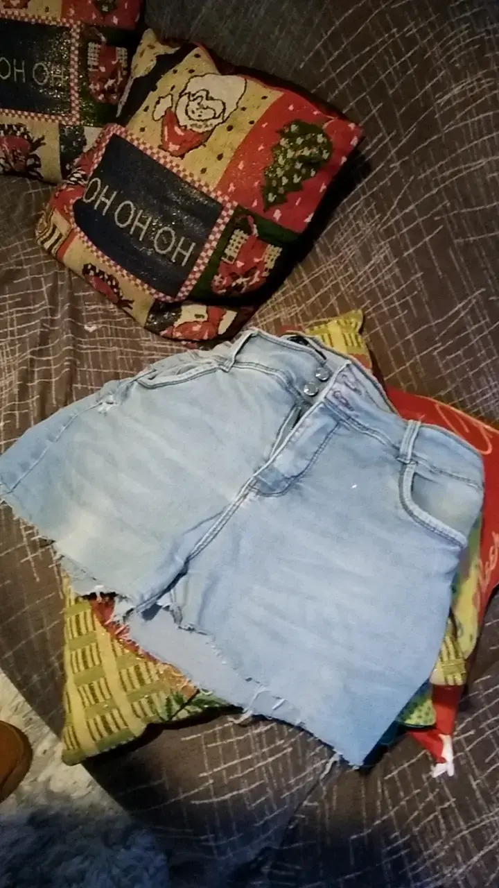 Shorts de mezclilla desgastados para mujer - 2