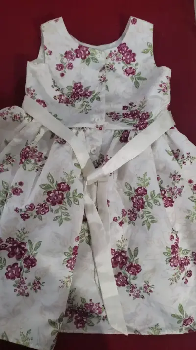 Vestido floral para niña con lazo decorativo - miniatura 4