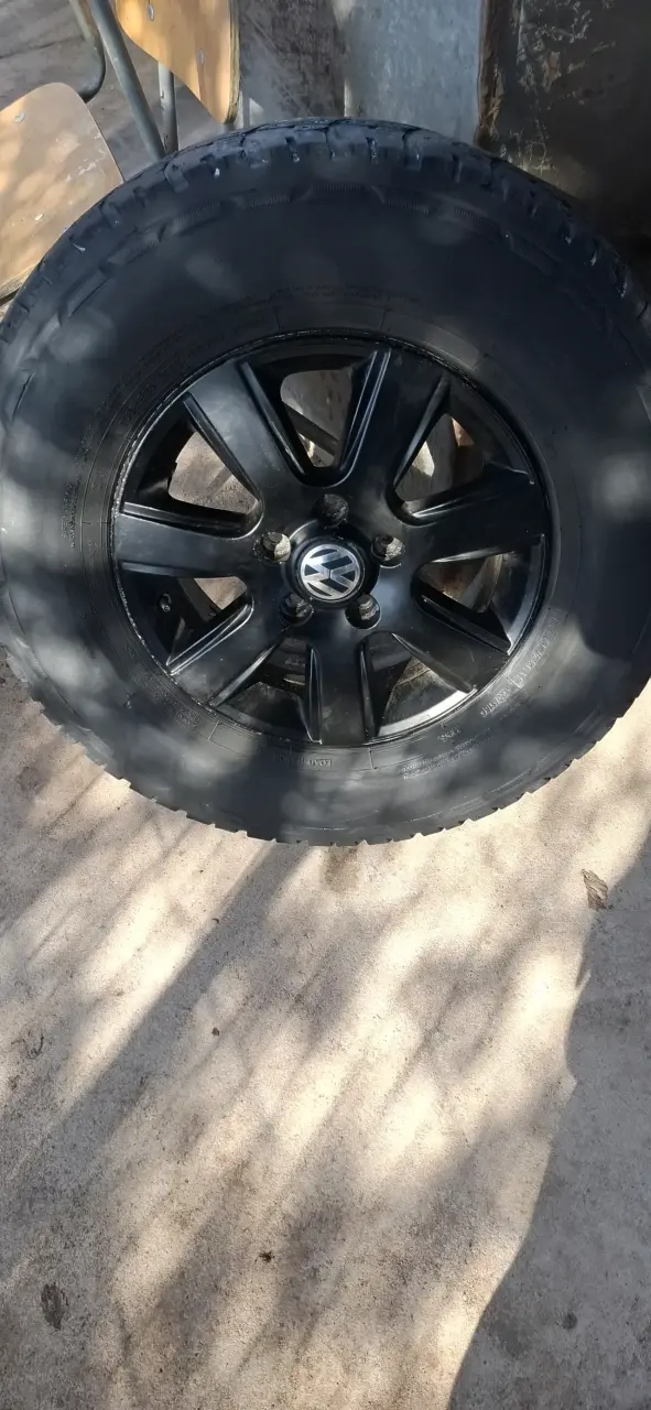 Llanta Volkswagen de aleación negra 16 pulgadas - 1
