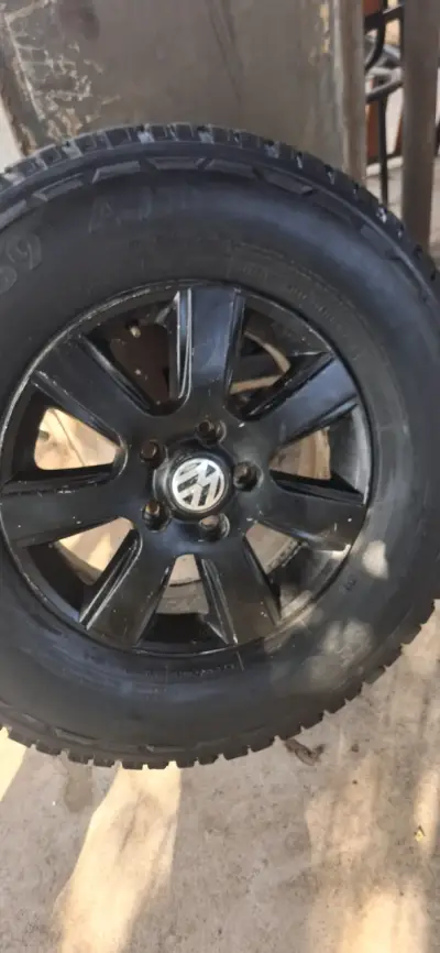 Llanta Volkswagen de aleación negra 16 pulgadas - miniatura 4