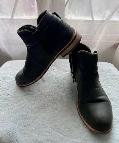 Botines ecocuero negro cierre lateral - miniatura 1