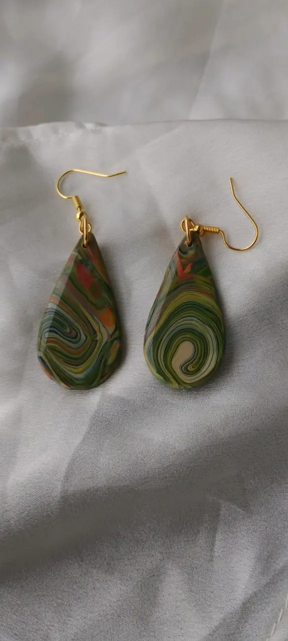 Aros colgantes de arcilla multicolor - 2