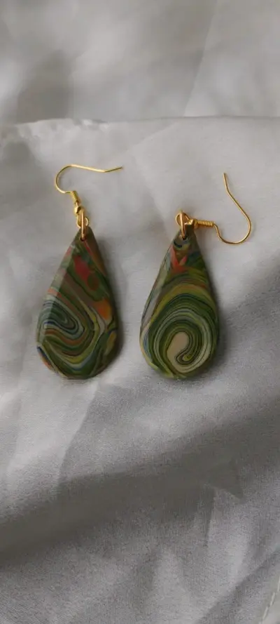 Aros colgantes de arcilla multicolor - miniatura 2