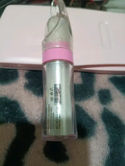Set de maquillaje variado con labiales y máscara - miniatura 5