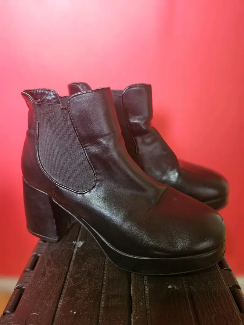 Botines de cuero negro con tacón alto - 1
