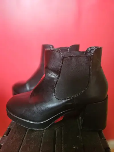 Botines de cuero negro con tacón alto - miniatura 3