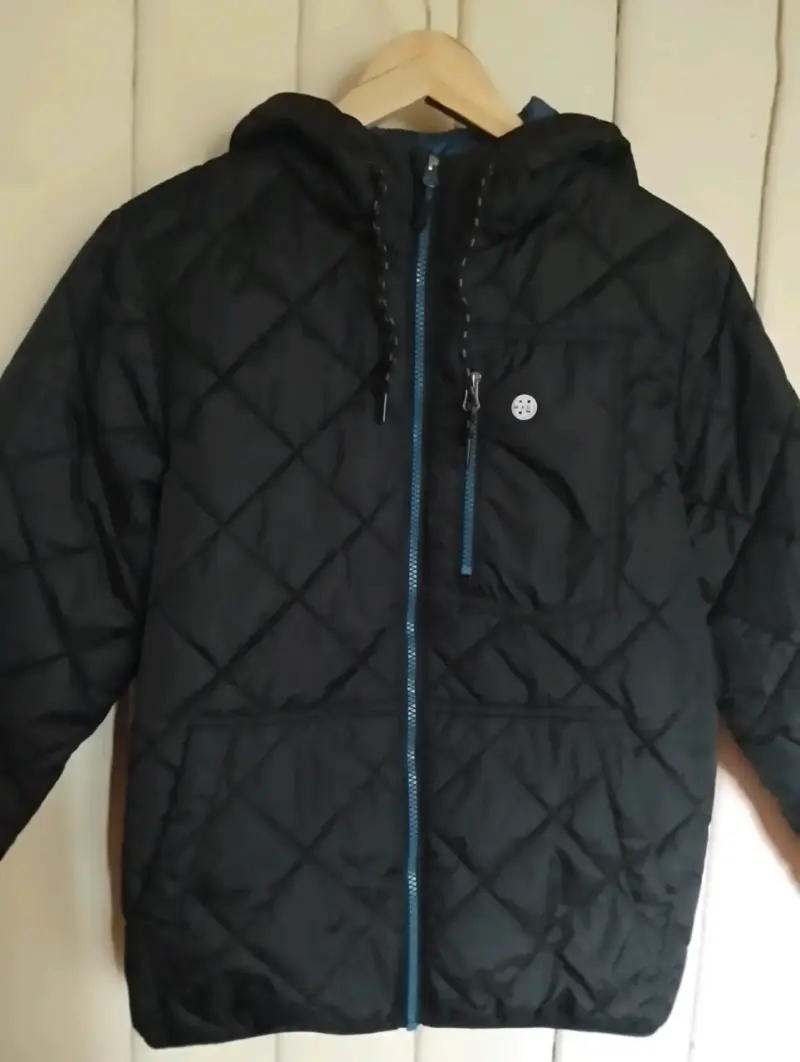 Chaqueta Maui acolchada negra con capucha - 1