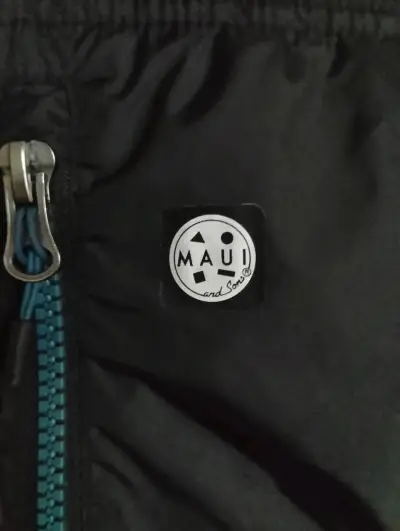 Chaqueta Maui acolchada negra con capucha - miniatura 2