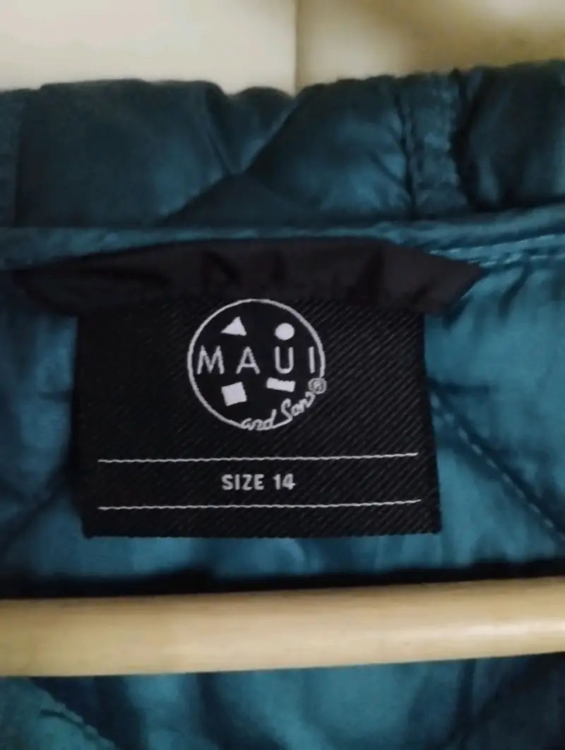 Chaqueta Maui acolchada negra con capucha - 4