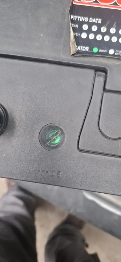 Batería automotriz en buen estado - miniatura 1
