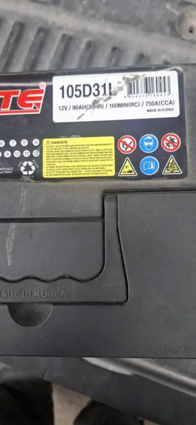 Batería automotriz en buen estado - miniatura 2