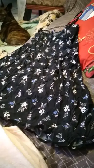 Vestido floral negro sin mangas - miniatura 2