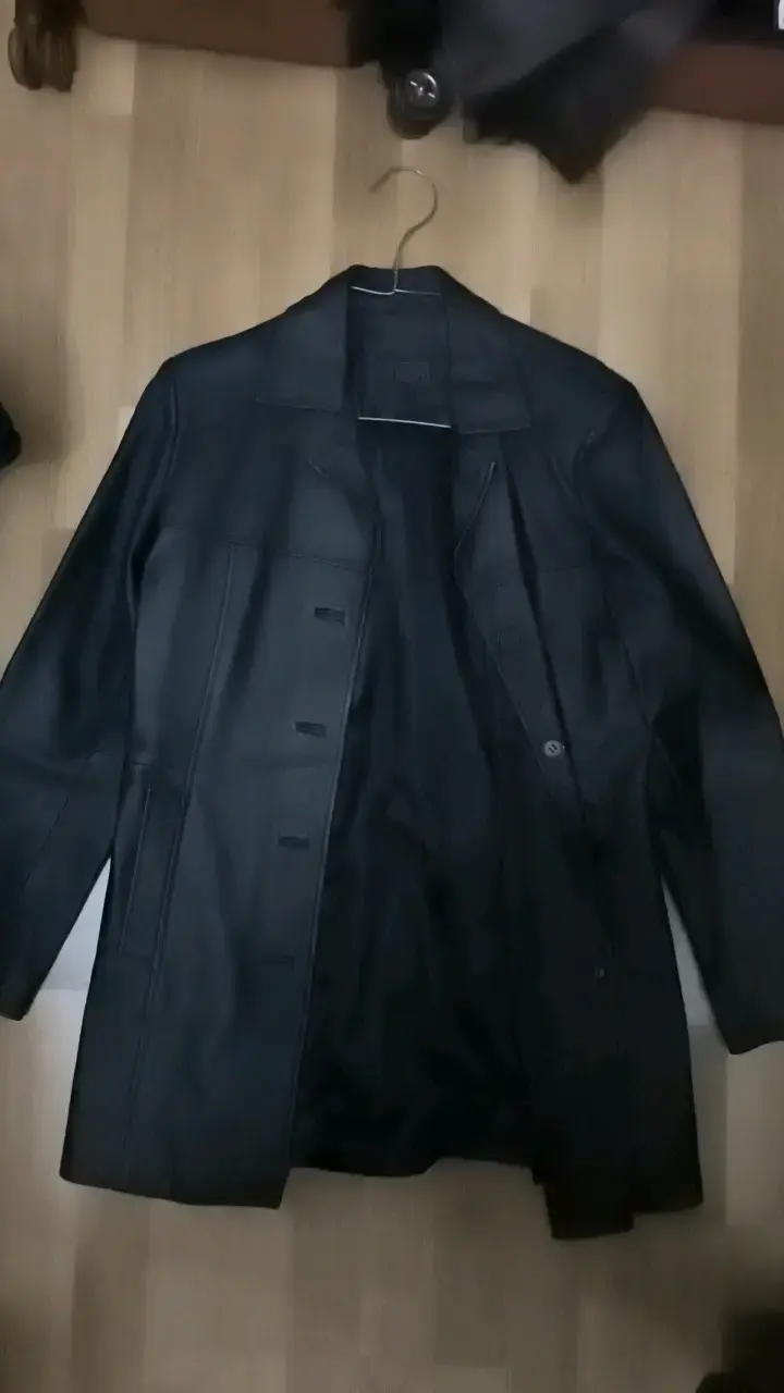 Abrigo de cuero negro para hombre