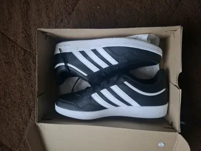 Zapatillas deportivas Adidas negras y blancas - miniatura 3