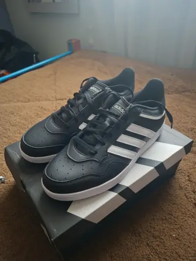 Zapatillas deportivas Adidas negras y blancas - miniatura 4