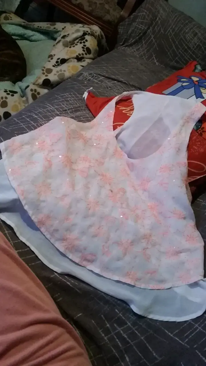 Polera sin mangas con diseño floral - 1