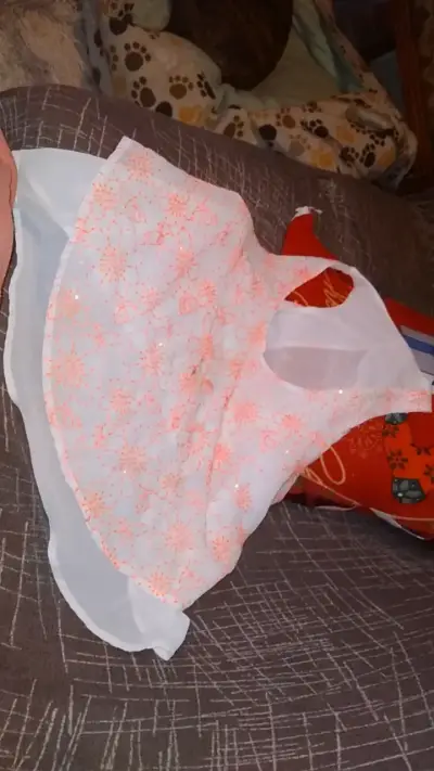 Polera sin mangas con diseño floral - miniatura 3