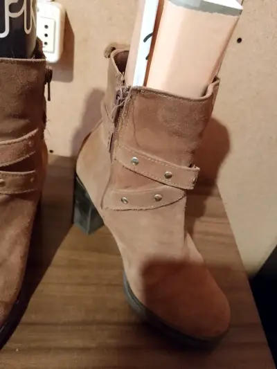 Botines de gamuza marrón con tacón alto - miniatura 3
