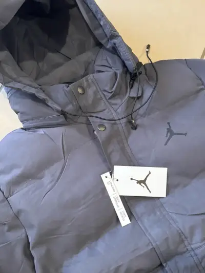 Chaqueta impermeable gris con capucha Jordan - miniatura 2