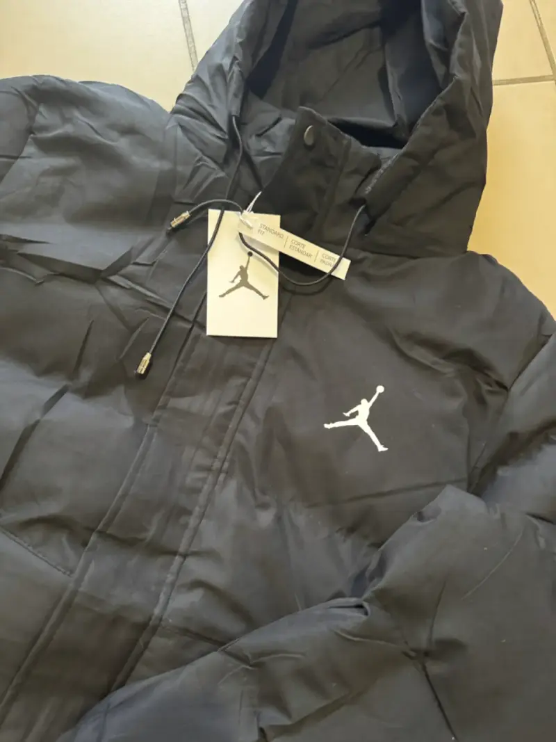 Chaqueta impermeable negra con capucha Jordan - 2