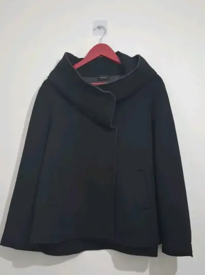 Abrigo negro elegante para mujer - miniatura 1