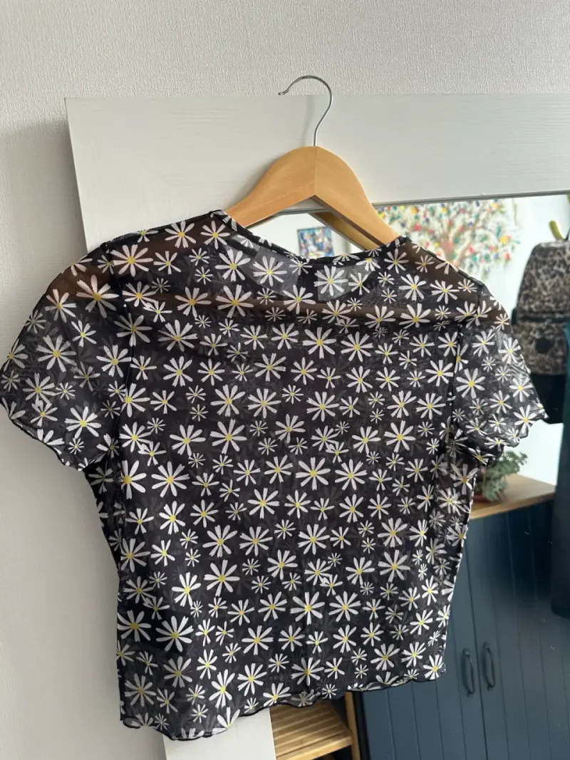 Polera floral transparente H&M para mujer - 2