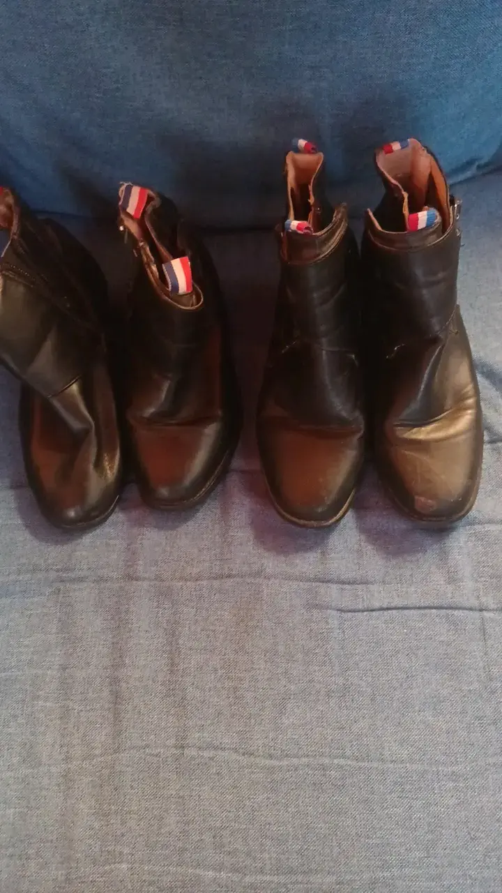 Botines de cuero negro para niño