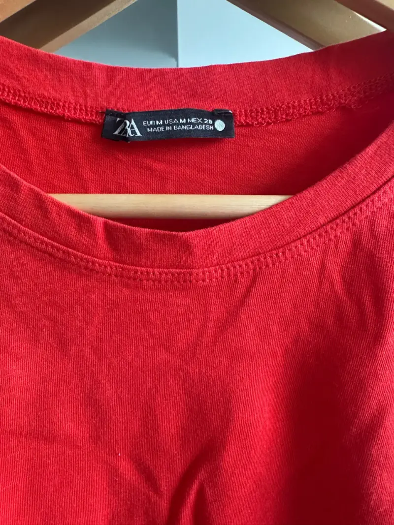 Blusa roja de manga abullonada para mujer - 2
