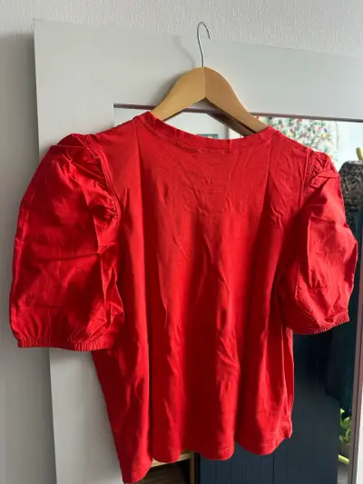 Blusa roja de manga abullonada para mujer - miniatura 3
