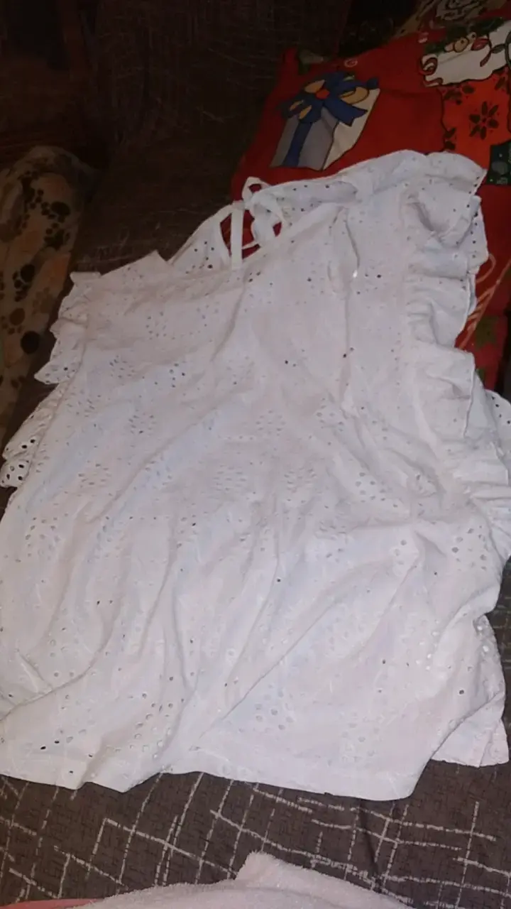Blusa blanca de encaje con volantes - 1