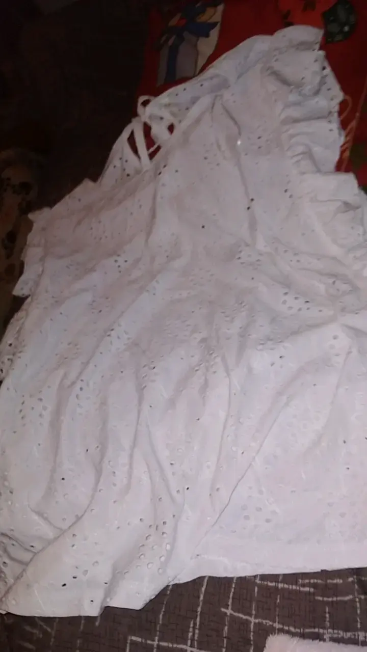 Blusa blanca de encaje con volantes - 3