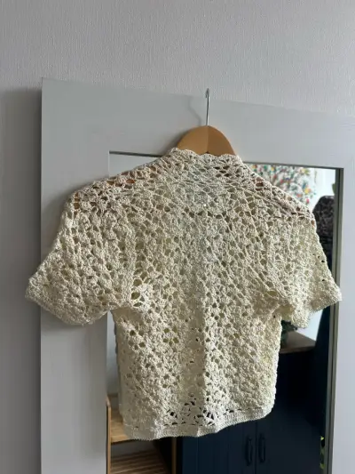 Chaleco de crochet beige para mujer - miniatura 2