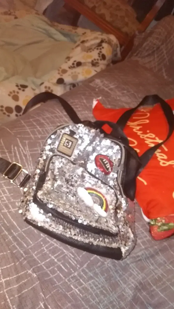 Mochila pequeña con lentejuelas y parches - 1