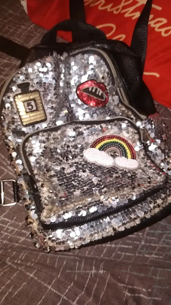 Mochila pequeña con lentejuelas y parches - 2