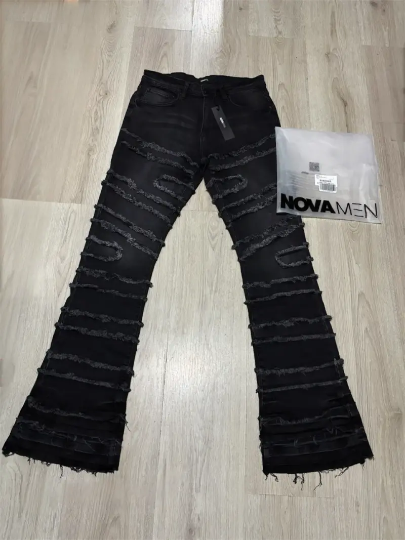 Pantalones acampanados negros desgastados para hombre