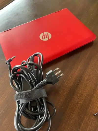 Laptop HP Pavilion roja con cargador - miniatura 1