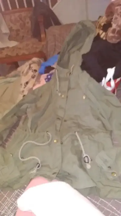 Parka verde con capucha para mujer - miniatura 1