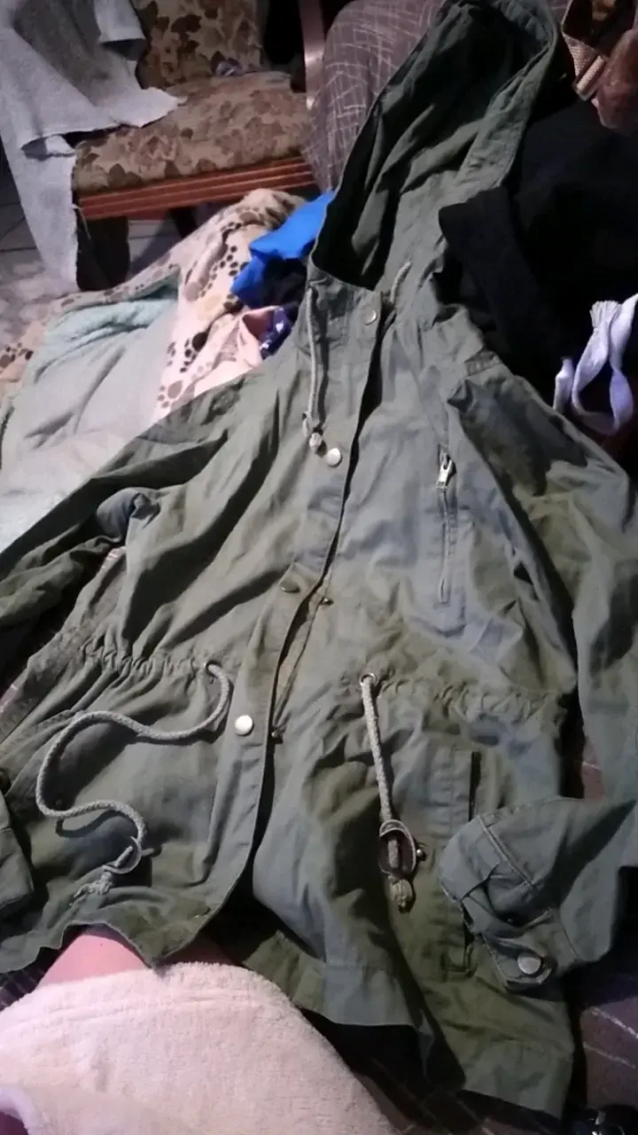Parka verde con capucha para mujer - 3