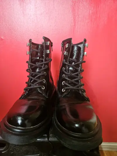 Botas de cuero negro para mujer estilo militar - miniatura 2