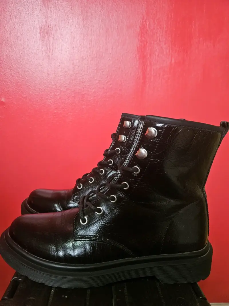 Botas de cuero negro para mujer estilo militar - 3