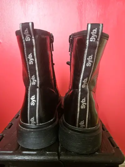 Botas de cuero negro para mujer estilo militar - miniatura 4