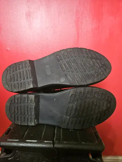 Botas de cuero negro para mujer estilo militar - miniatura 5