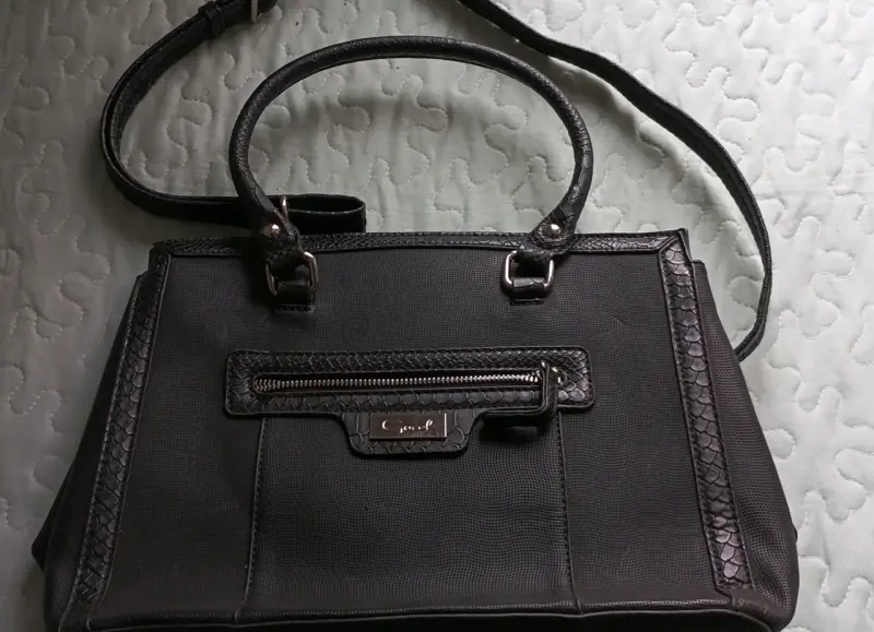 Cartera Gacel negra. - 1